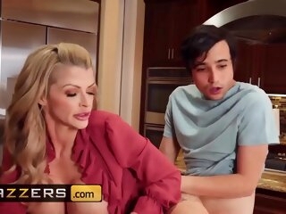 Sex-mad MILF (Joslyn James) enjoys make a name for oneself fuck from her son's side - Brazzers